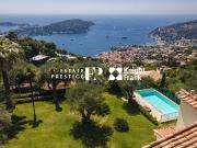 Villa avec piscine et terrasse