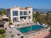 Villa avec piscine et terrasse