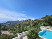 Villa avec piscine et magnifique vue mer à Mandelieu la...