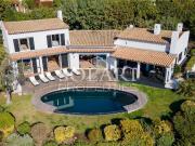 Villa avec piscine et vue panoramique baie de Cannes et...