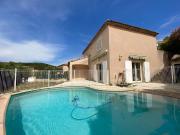 VILLA AVEC PISCINE SUR CHATEAU GOMBERT