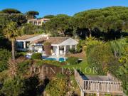 Villa avec vue mer et piscine sur les hauteurs de Gigaro...