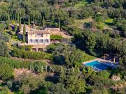 Villa avec Vue Panoramique et Charme Méditerranéen 340m²...