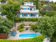 Villa avec vue panoramique, piscine et fort potentiel...