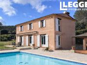 Belle villa avec vue panoramique sur les montagnes et le...