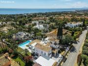 Villa Bellamente Decorada en Ubicación Prestigiosa en la...
