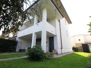 Villa Bifamiliare con giardino a Legnano