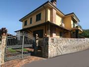 Villa Bifamiliare con giardino, Carrara fossone