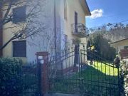 Villa Bifamiliare con giardino, Lucca cappella