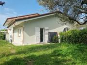 Villa Bifamiliare con giardino, Massa ronchi