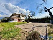 Villa Bifamiliare con giardino, Massa zona viali