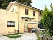 Villa Bifamiliare con giardino, Pietrasanta africa