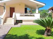 Villa bifamiliare in affitto a Fiumicino via Camogli,...