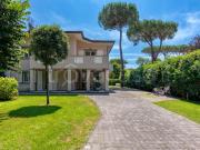 Villa bifamiliare in affitto a Forte dei Marmi