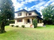 Villa bifamiliare in affitto a Forte Dei Marmi