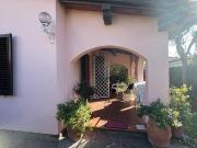 Villa bifamiliare in affitto a Forte Dei Marmi