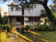 Villa Bifamiliare in affitto a Forte dei Marmi via del...