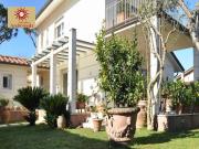 Villa Bifamiliare in affitto a Forte dei Marmi via f....