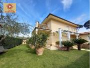 Villa Bifamiliare in affitto a Forte dei Marmi via f....