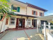 Villa Bifamiliare in affitto a Forte dei Marmi via...