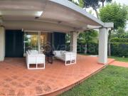 Villa Bifamiliare in affitto a Forte dei Marmi via...