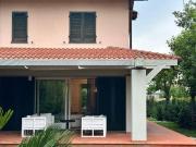 Villa bifamiliare in affitto a Forte dei Marmi viale...