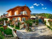 Villa Bifamiliare in affitto a Montignoso via Marchini,...