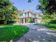 Villa Bifamiliare in affitto a Pietrasanta via Enrico...