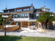 Villa bifamiliare in affitto a Roma via Licofrone, Casal...