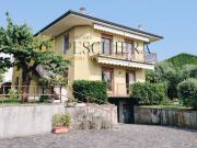 Villa bifamiliare in vendita a Bardolino, Cisano