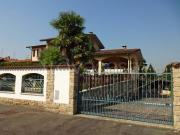 Villa bifamiliare in vendita a Calvignasco via Vittorio...