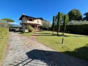 Villa bifamiliare in vendita a Camaiore