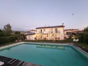 Villa bifamiliare in vendita a Camaiore