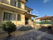 Villa bifamiliare in vendita a Capezzano Pianore, Camaiore