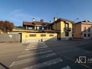 Villa bifamiliare in vendita a Casaleggio Novara