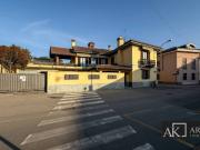 Villa bifamiliare in vendita a Casaleggio Novara via...