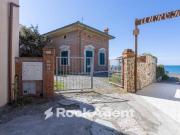 Villa bifamiliare in vendita a Cecina