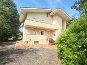 Villa bifamiliare in vendita a Ferentino via Casa...