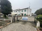 Villa bifamiliare in vendita a Ferrara via Aldo...