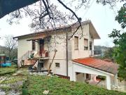 Villa bifamiliare in vendita a Follo via 2 Giugno, Sorbolo