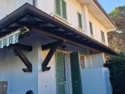 Villa bifamiliare in vendita a Forte Dei Marmi