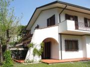 Villa bifamiliare in vendita a Forte Dei Marmi