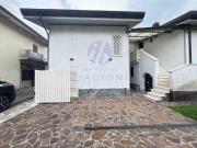 Villa bifamiliare in vendita a Forte Dei Marmi