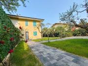 Villa bifamiliare in vendita a Lazise via Antonio...