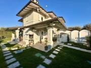 Villa bifamiliare in vendita a Manerba del Garda via dei...