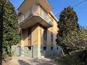 Villa bifamiliare in vendita a Modena