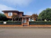 Villa bifamiliare in vendita a Novi di Modena via...