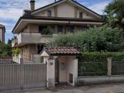 Villa bifamiliare in vendita a Paderno Dugnano via Serra...