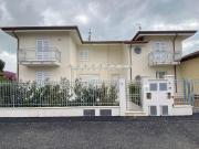 Villa bifamiliare in vendita a Pietrasanta