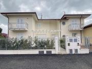 Villa bifamiliare in vendita a Pietrasanta